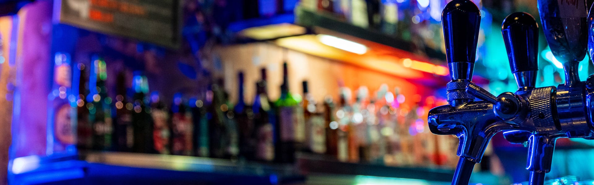 Schöne Escort Damen im stilvollen Ambiente, perfekt für exklusive Begleitservices und unvergessliche Erfahrungen.